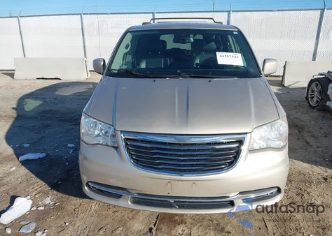 2015 Chrysler Town & Country Touring z USA, uszkodzony, nr VIN 2C4RC1BG7FR560465